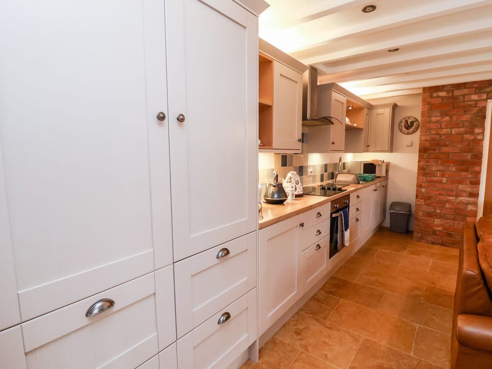 Microwave, stovetop, cookware/dishes/utensils