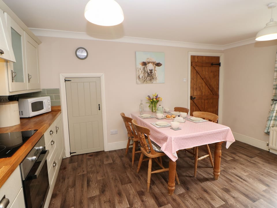 Cottage | Dining