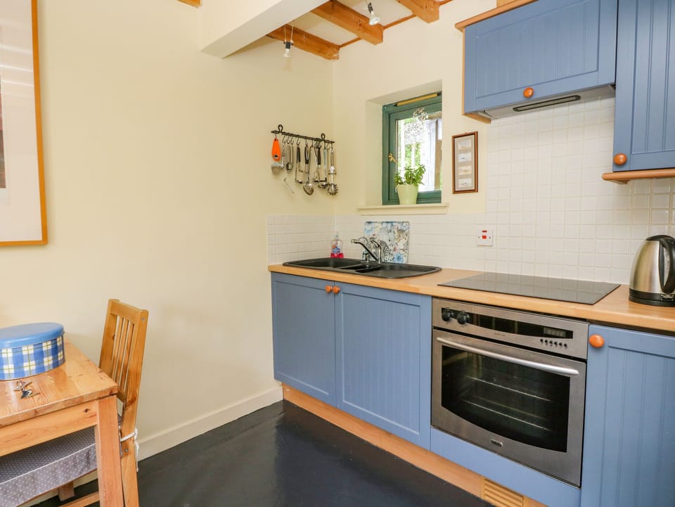 Cottage | Private kitchen | Cookware/dishes/utensils
