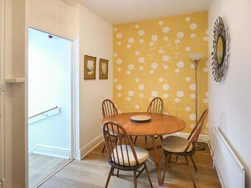 Cottage | Private kitchen | Fridge, microwave, stovetop, cookware/dishes/utensils