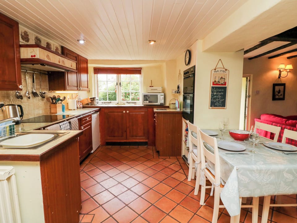 Cottage | Private kitchen | Dishwasher, highchair, cookware/dishes/utensils