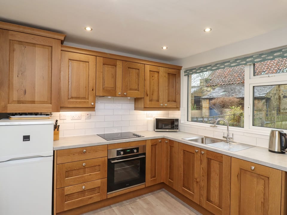 Cottage | Private kitchen | Fridge, microwave, stovetop, dishwasher