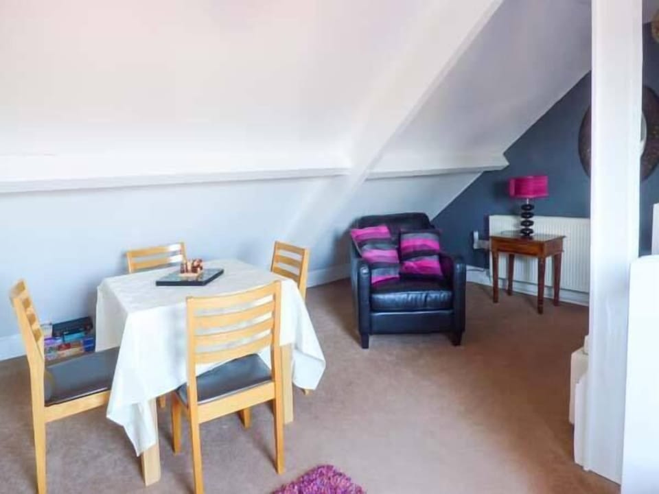 Cottage | Private kitchen | Fridge, microwave, stovetop, electric kettle