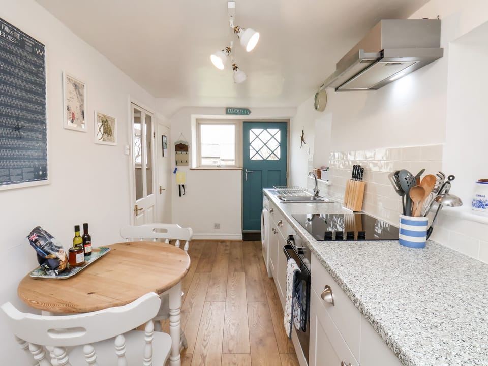 Cottage | Private kitchen | Cookware/dishes/utensils