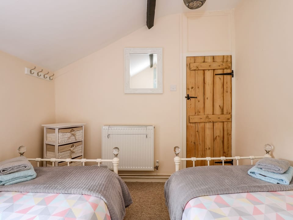 Cottage | 2 bedrooms, individually decorated, individually furnished, free WiFi