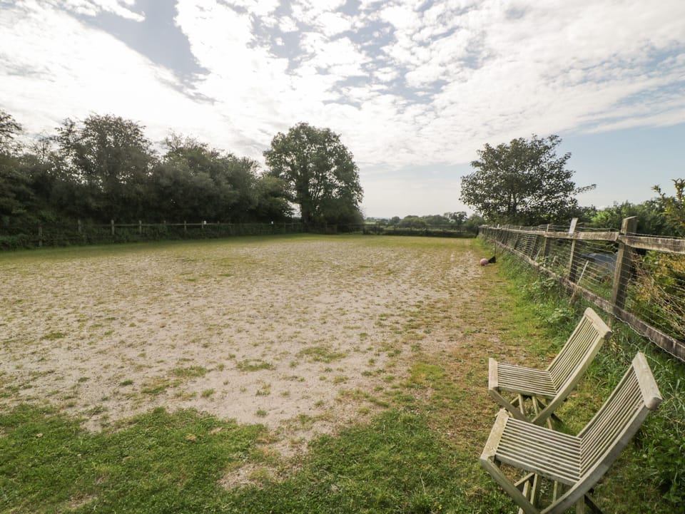 Cottage | Property grounds