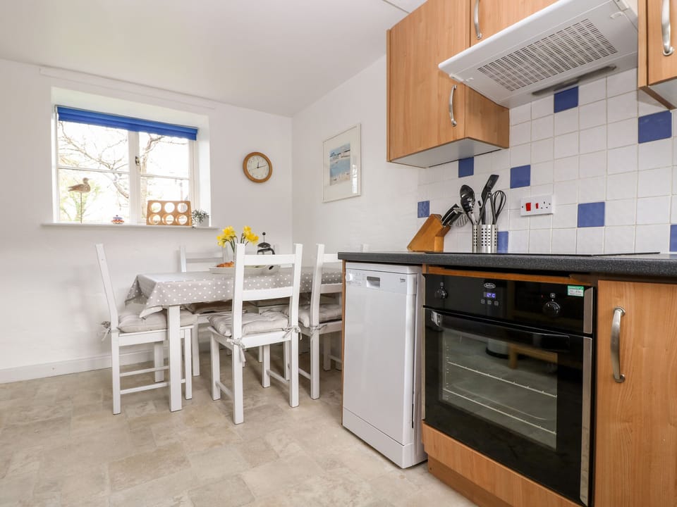 Cottage | Private kitchen | Dishwasher, electric kettle, toaster, highchair