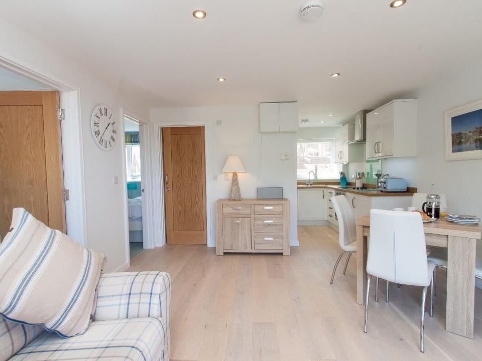 Cottage | 2 bedrooms, individually decorated, individually furnished, free WiFi