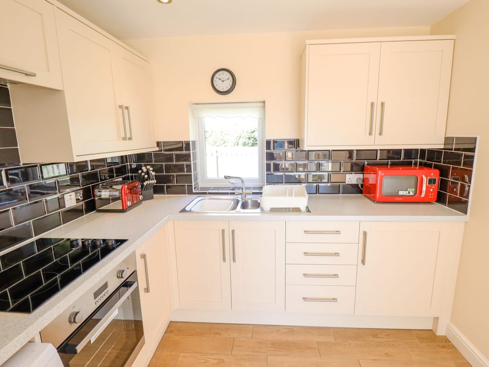 Cottage | Private kitchen | Highchair, cookware/dishes/utensils