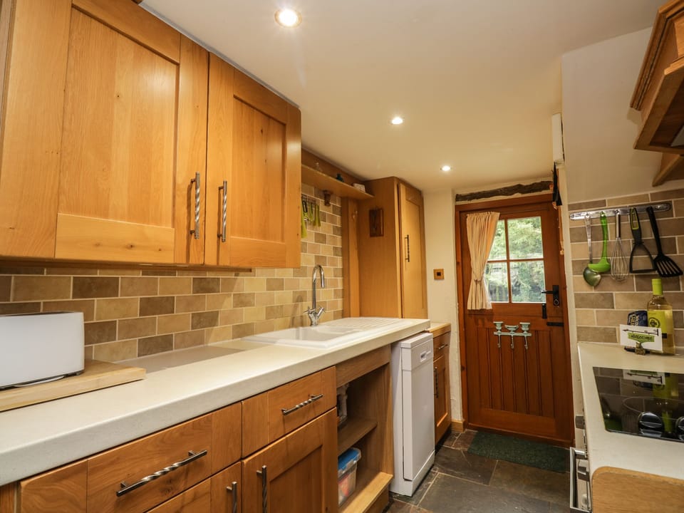 Cottage | Private kitchen | Fridge, microwave, stovetop, dishwasher