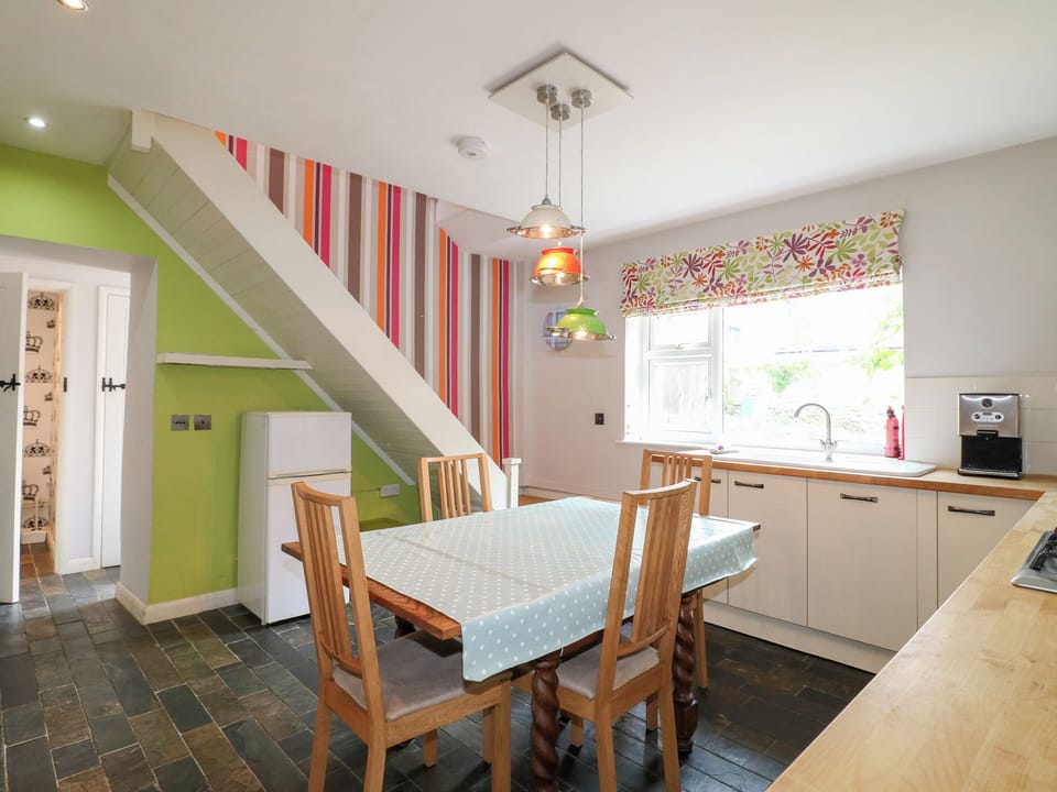 Cottage | Dining