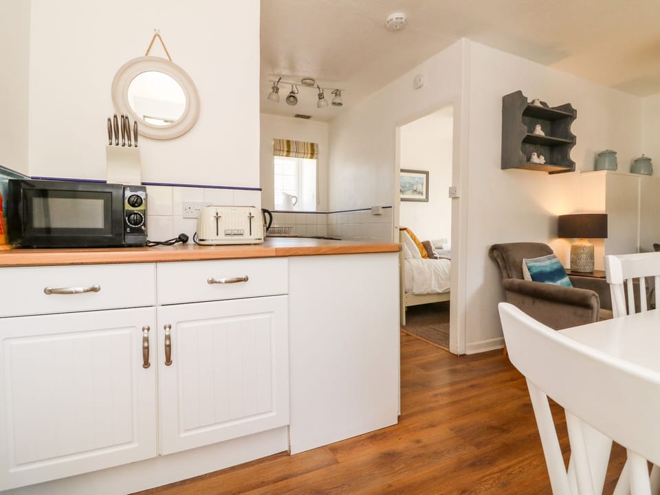 Cottage | Private kitchen | Fridge, microwave, cookware/dishes/utensils