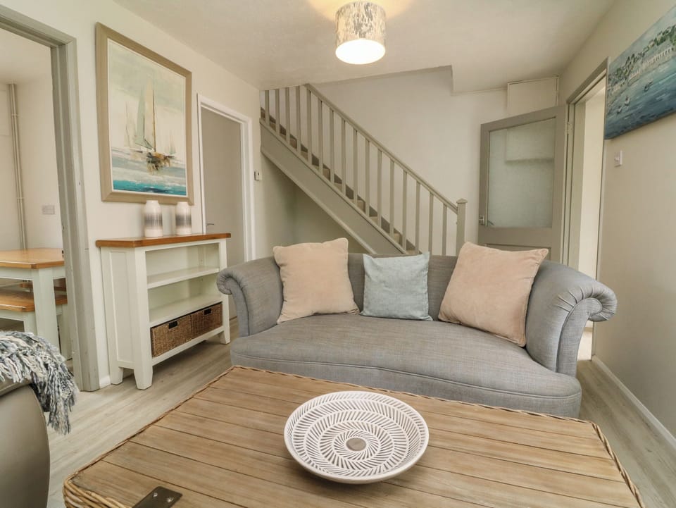 Cottage | Living area | TV
