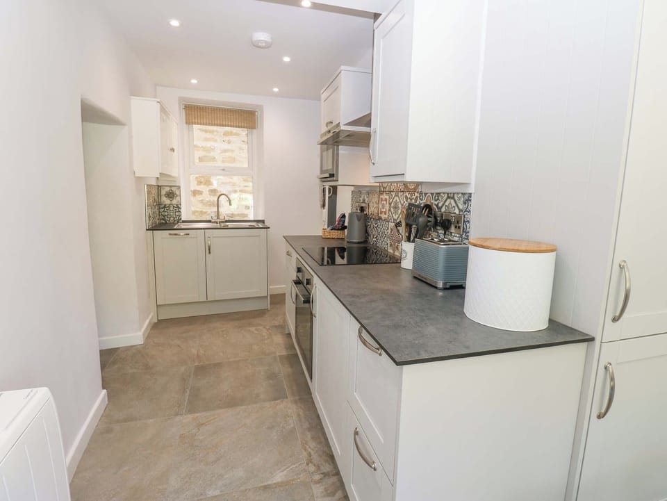 Cottage | Private kitchen | Cookware/dishes/utensils