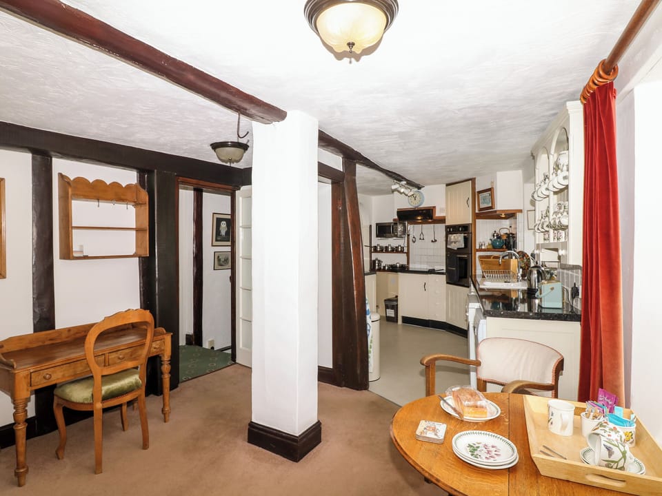 Cottage | Dining