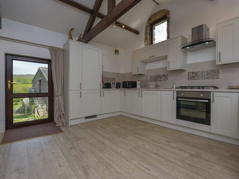 Cottage | Private kitchen | Microwave, stovetop, highchair, cookware/dishes/utensils