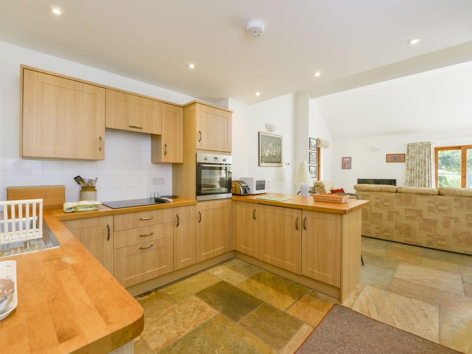 Cottage | Private kitchen | Fridge, microwave, stovetop, dishwasher