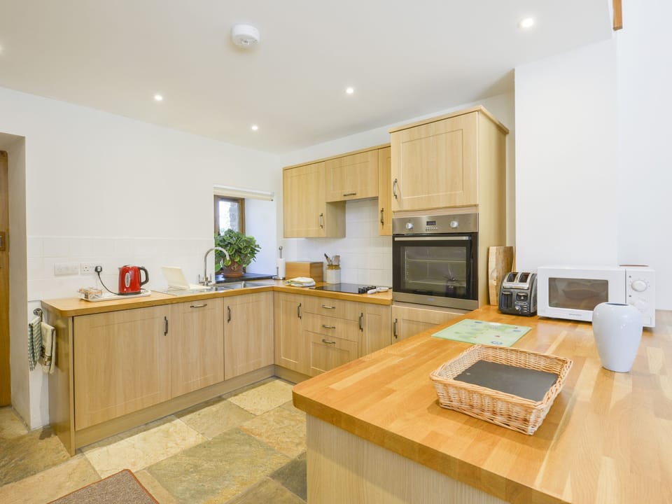 Cottage | Private kitchen | Fridge, microwave, stovetop, dishwasher