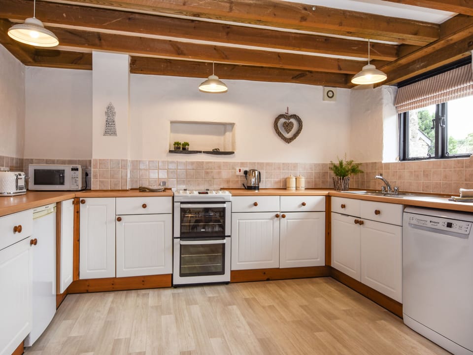 Cottage | Private kitchen | Stovetop, dishwasher, highchair, cookware/dishes/utensils