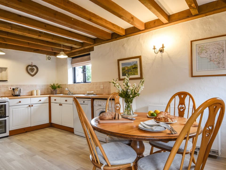 Cottage | Private kitchen | Stovetop, dishwasher, highchair, cookware/dishes/utensils