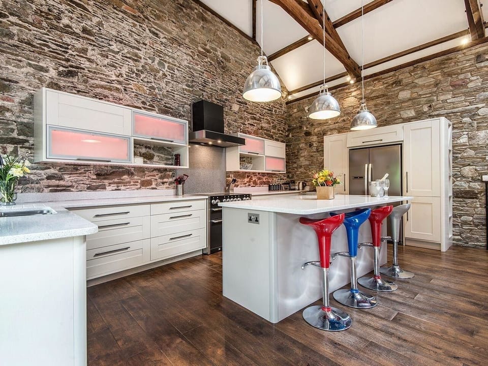 Cottage | Private kitchen | Fridge, stovetop, dishwasher, highchair