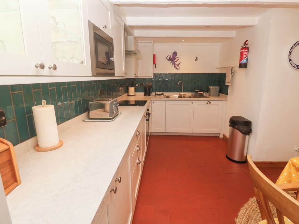 Cottage | Private kitchen | Stovetop, dishwasher, highchair, cookware/dishes/utensils