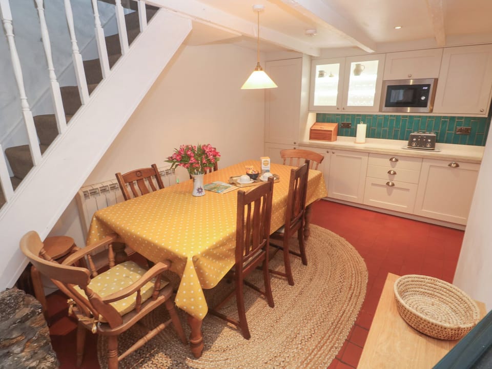 Cottage | Dining