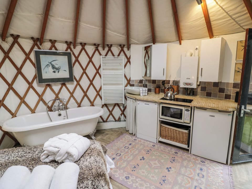 The Lakeside Yurt Cottage in Wychavon District