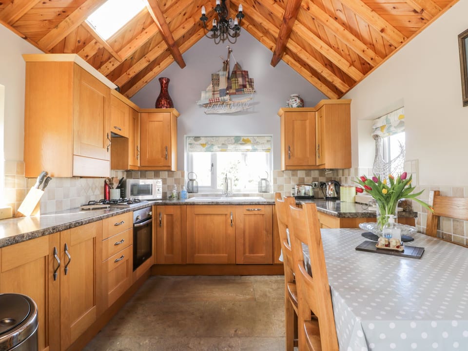 Fridge, dishwasher, cookware/dishes/utensils