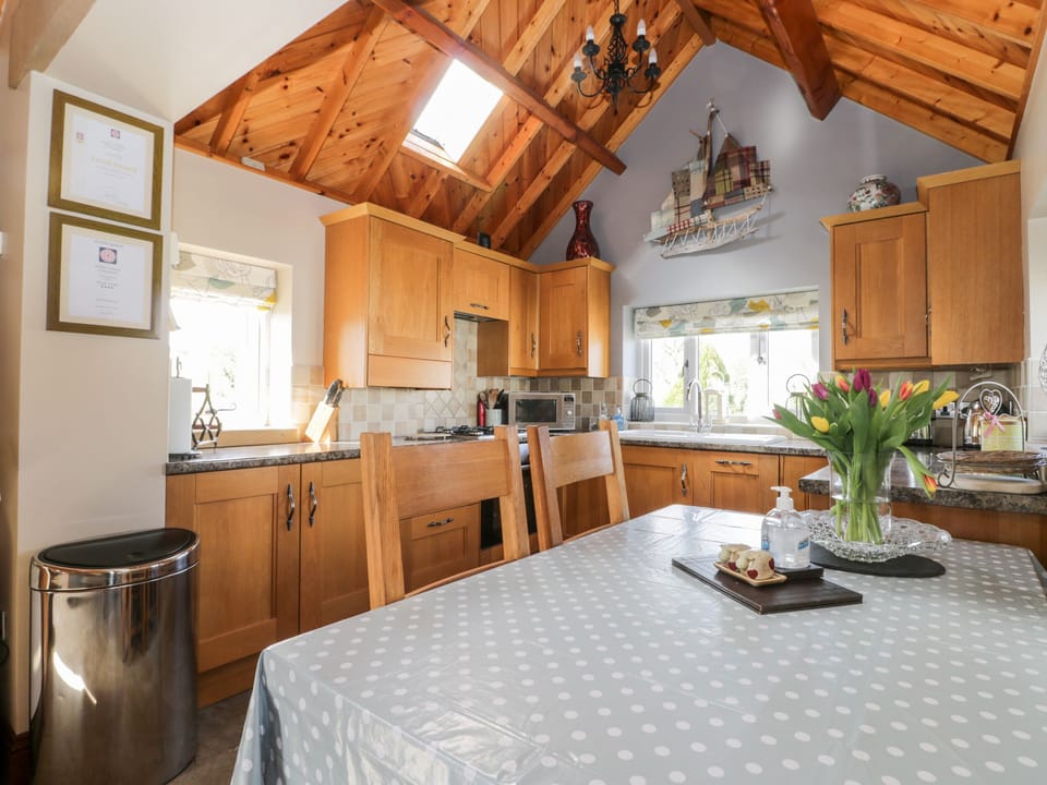 Fridge, dishwasher, cookware/dishes/utensils