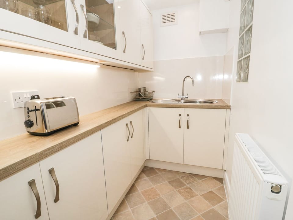 Cottage | Private kitchen | Fridge, microwave, stovetop, highchair