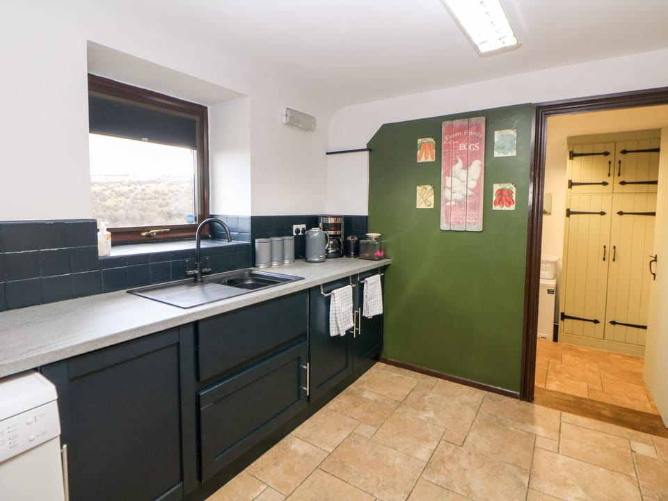 Cottage | Private kitchen | Fridge, microwave, stovetop, dishwasher