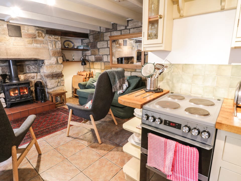 Cottage | Private kitchen | Cookware/dishes/utensils