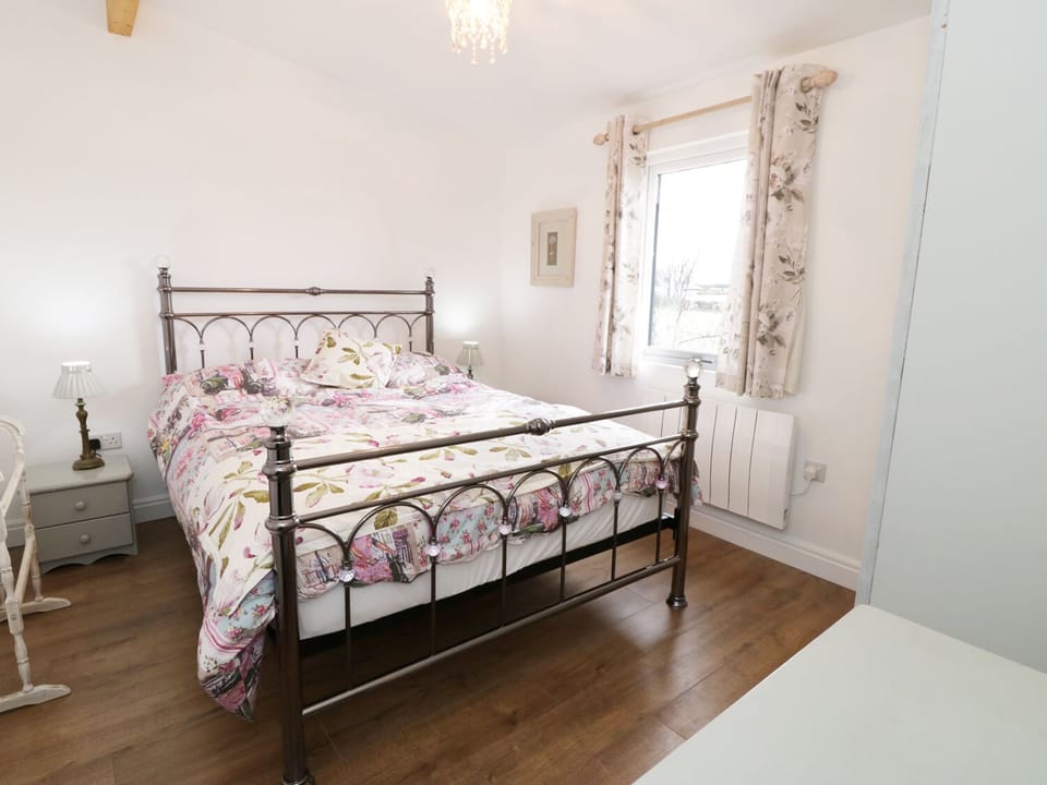 Cottage | 1 bedroom, individually decorated, individually furnished