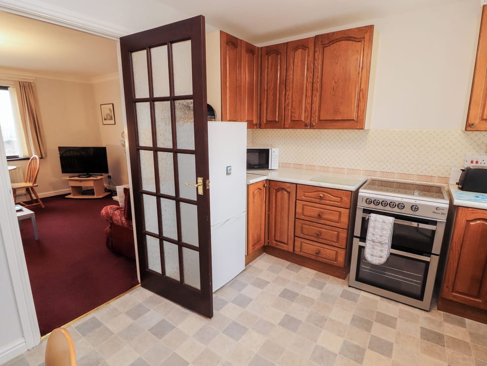 Cottage | Private kitchen | Fridge, stovetop, cookware/dishes/utensils