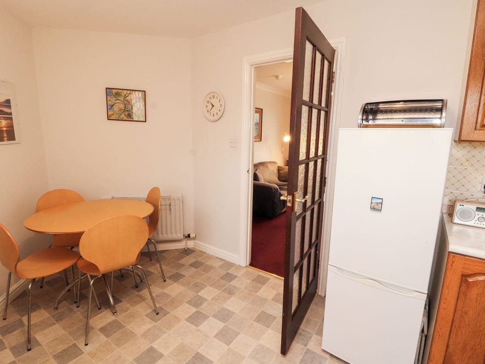 Cottage | Dining