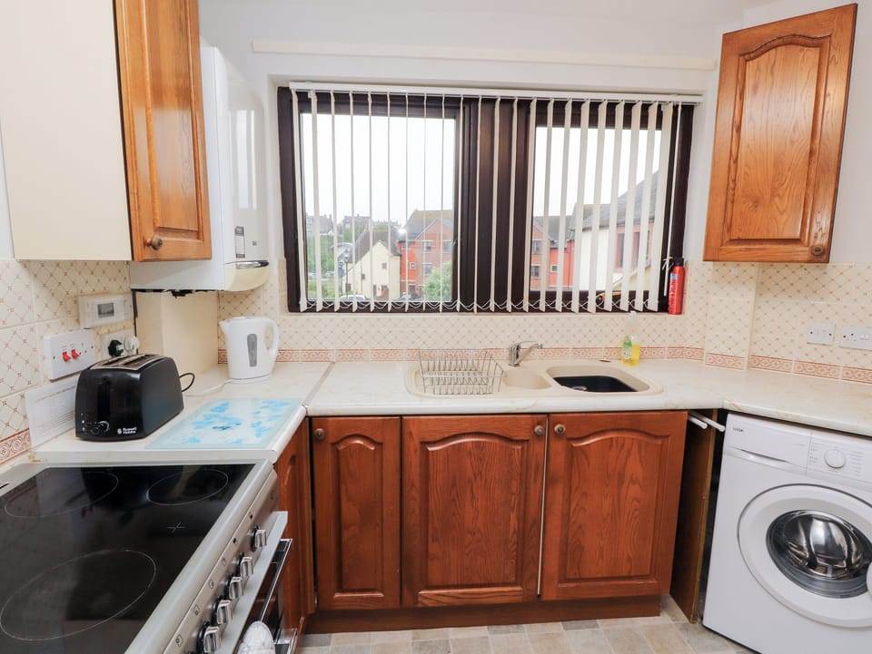 Cottage | Private kitchen | Fridge, stovetop, cookware/dishes/utensils