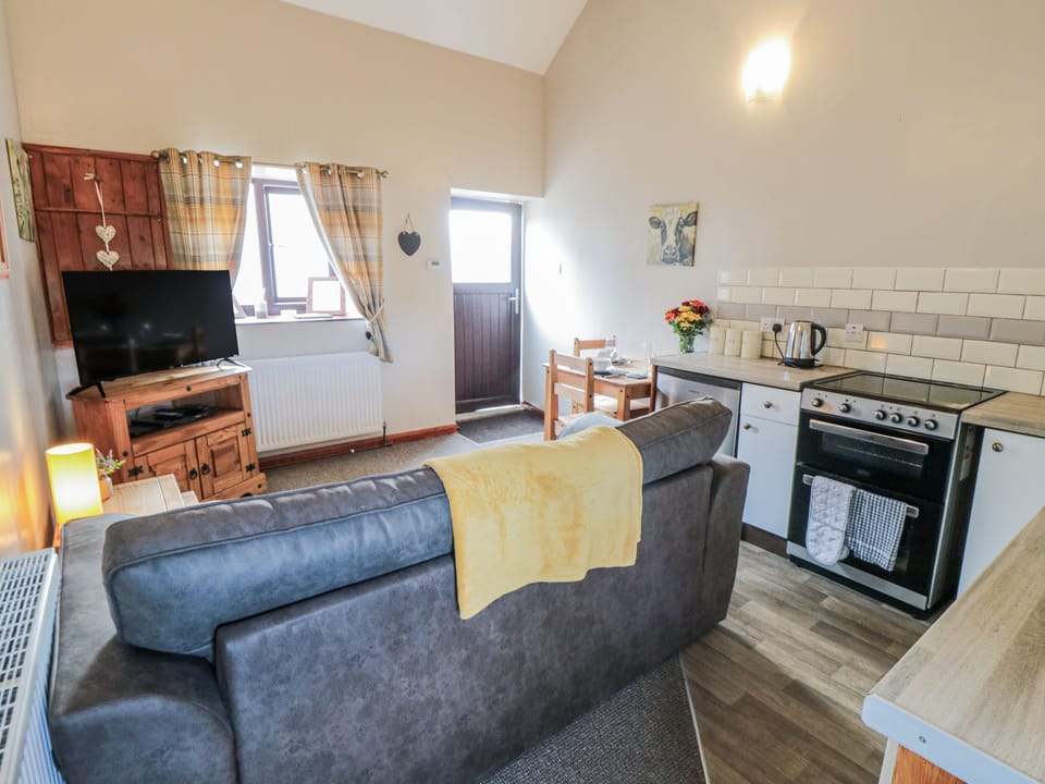 Cottage | Living area | TV