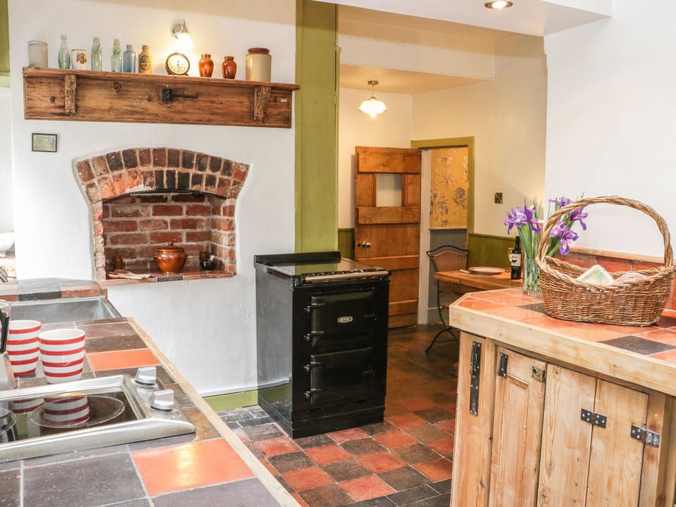 Cottage | Private kitchen | Fridge, microwave, dishwasher, cookware/dishes/utensils
