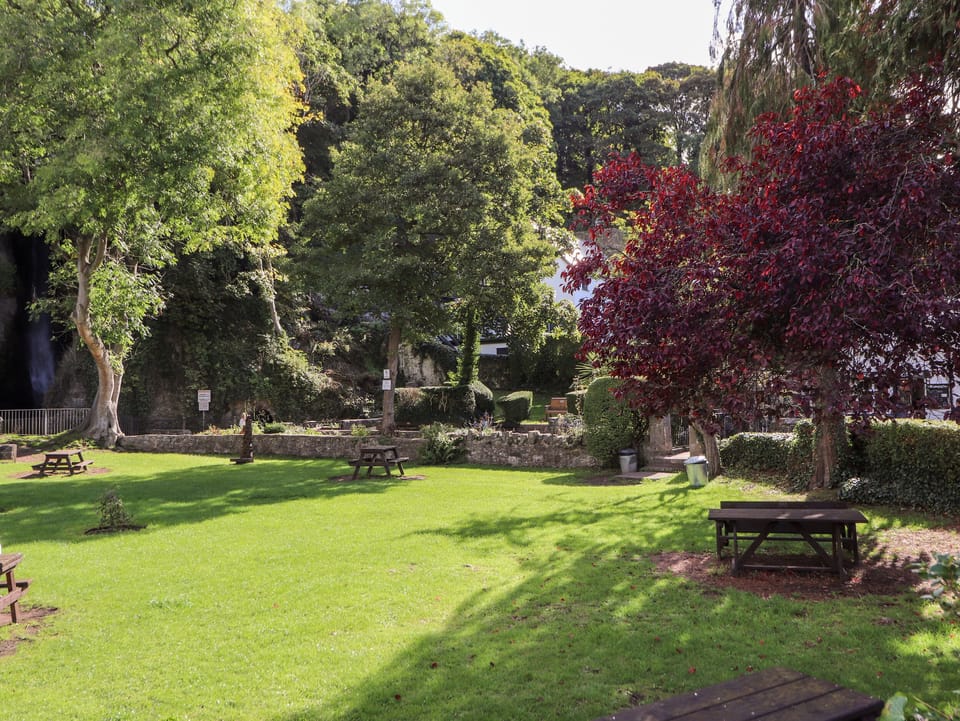 Cottage | Property grounds