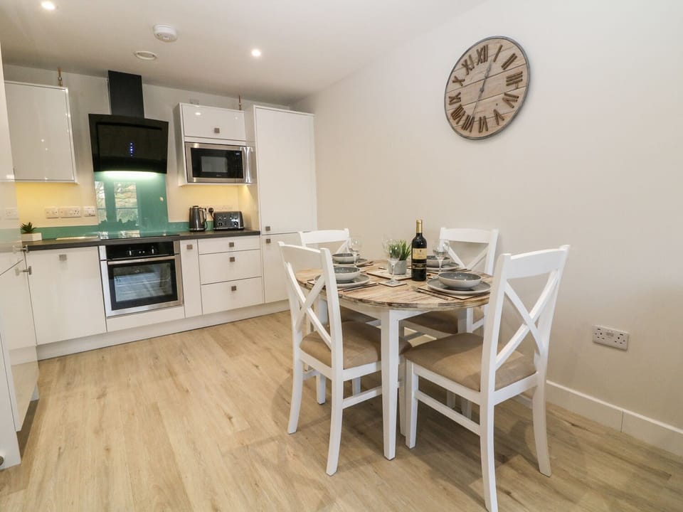 Cottage | Dining
