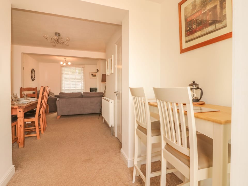 Cottage | Dining