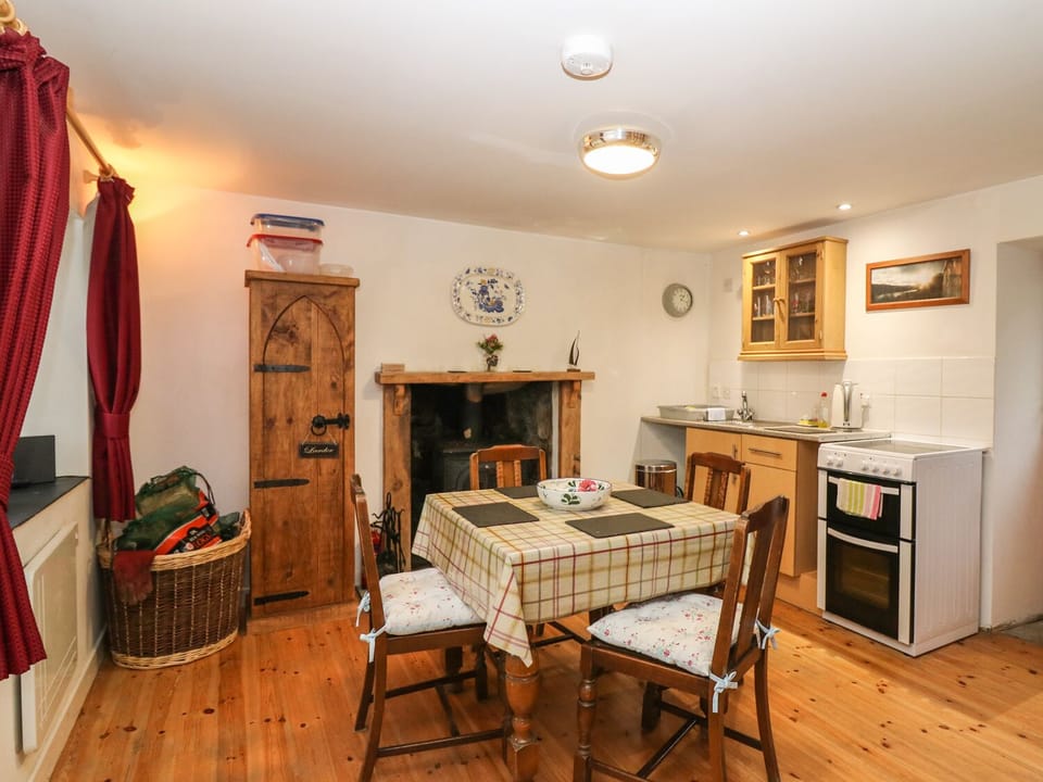 Cottage | Interior