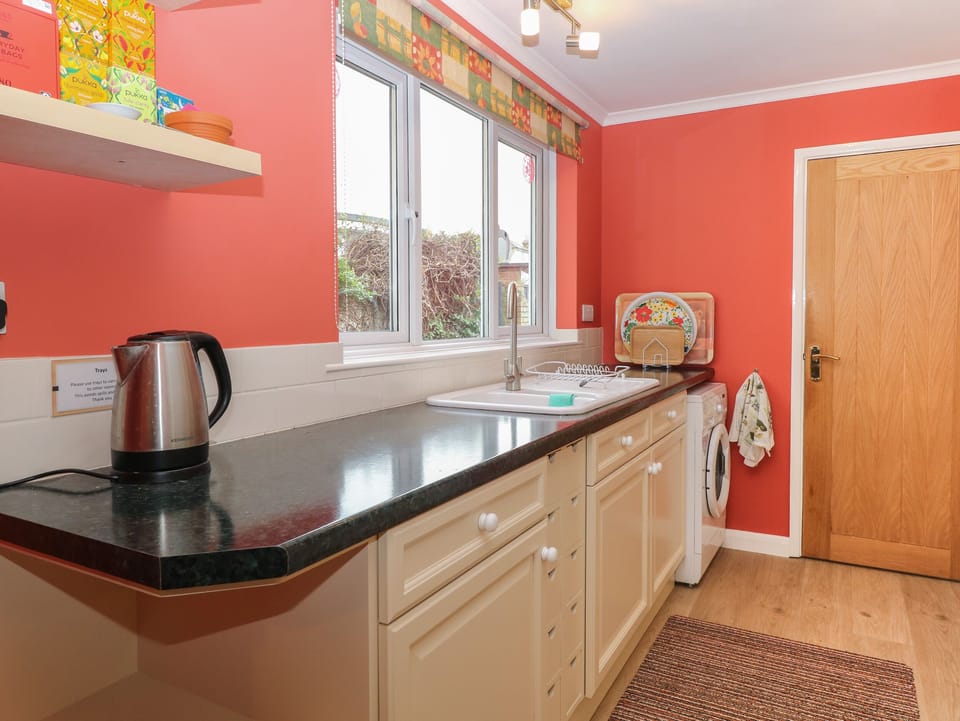 Cottage | Private kitchen | Cookware/dishes/utensils