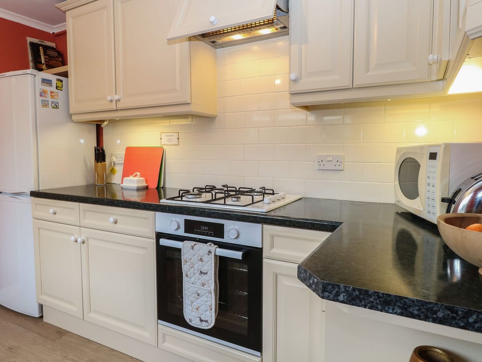 Cottage | Private kitchen | Cookware/dishes/utensils