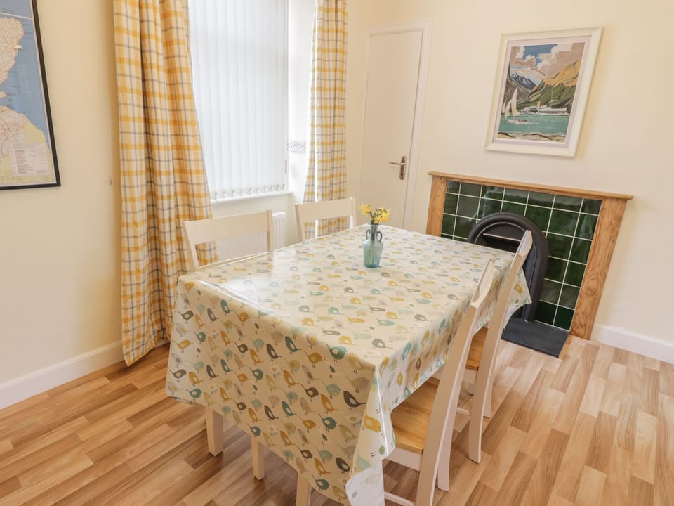 Cottage | Private kitchen | Microwave, stovetop, cookware/dishes/utensils
