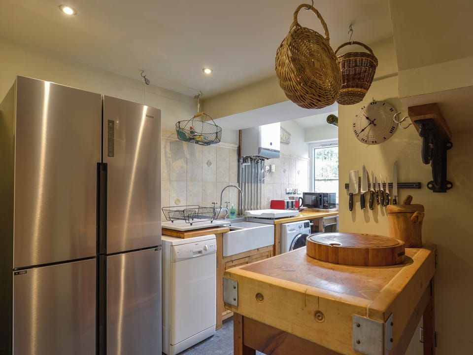 Cottage | Private kitchen | Microwave, stovetop, dishwasher, highchair
