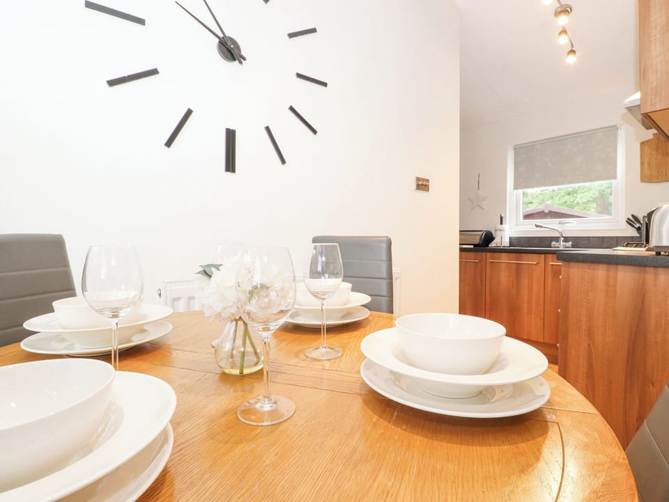 Cottage | Dining