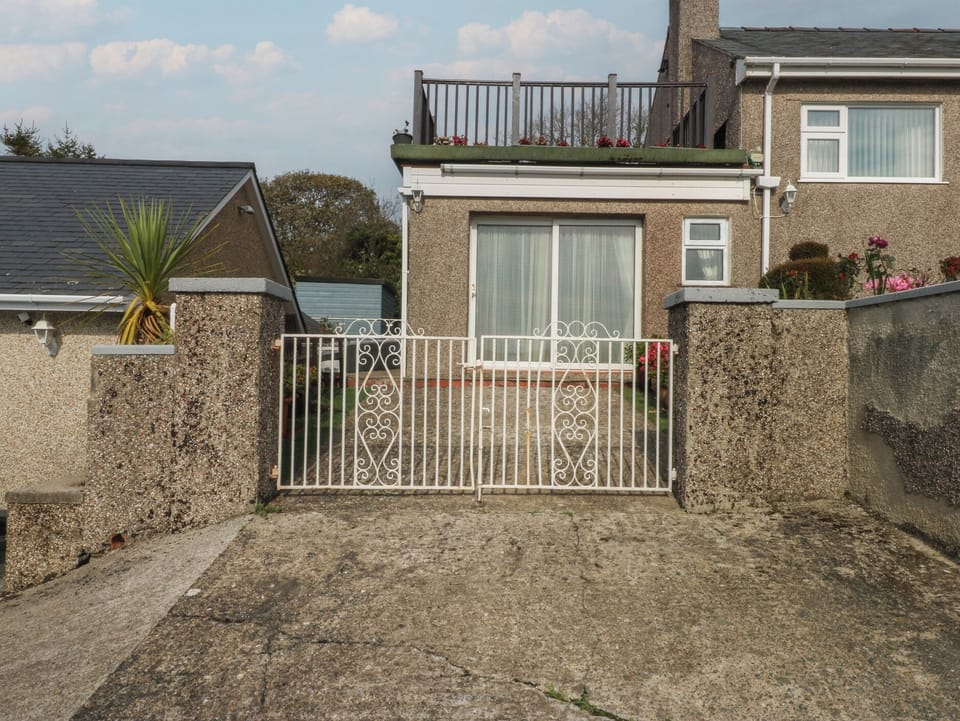 Cottage | Property grounds