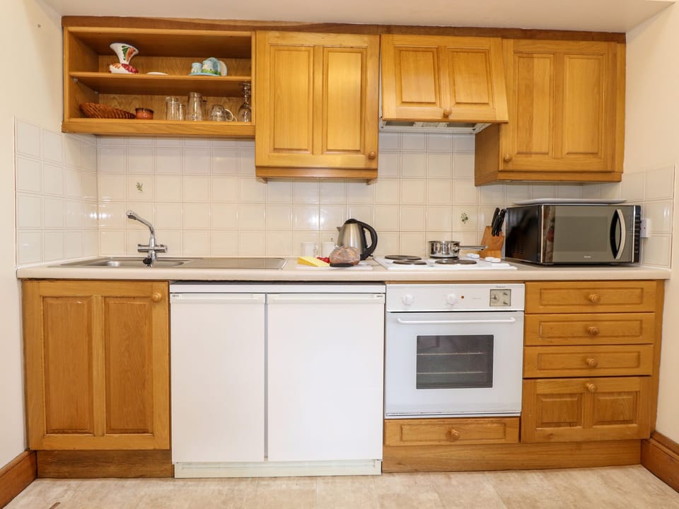 Cottage | Private kitchen | Fridge, stovetop, dishwasher, highchair
